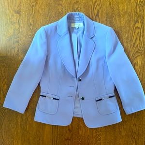 Tahari Women’s Jacket Size 6- Like New!